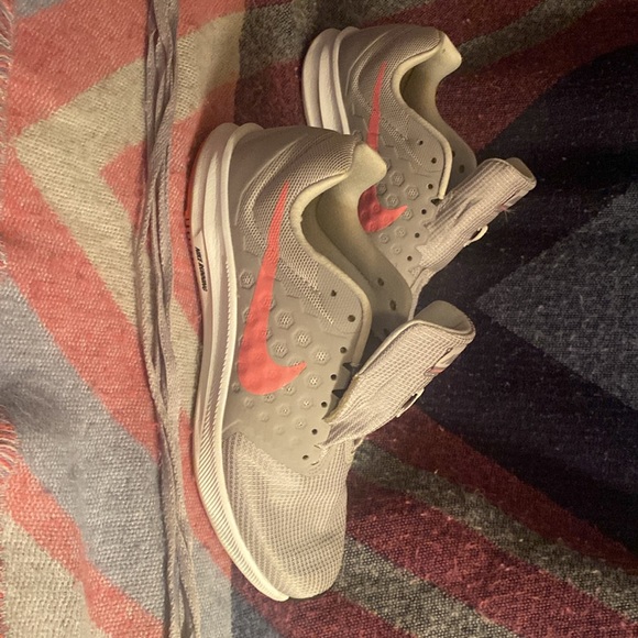 Nike pink and grey tennis shoes. Size 9. - Picture 3 of 3